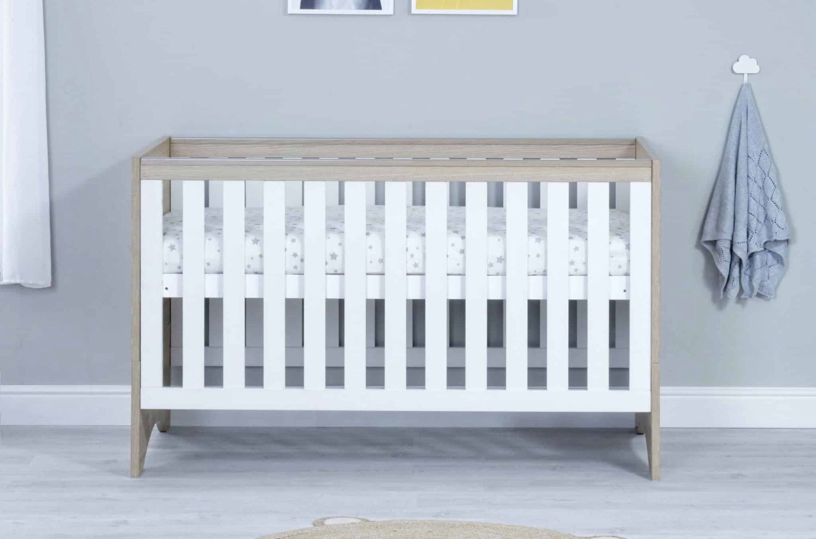 Babymore Veni Cot Bed – White/Oak